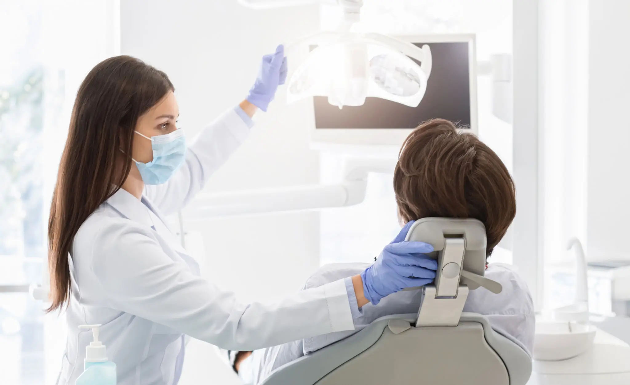 680187d87660d_46ad6b1c-4d12-4905-aa5a-bcff40d3ef43 (1) A dentist is holding the hand of another person.